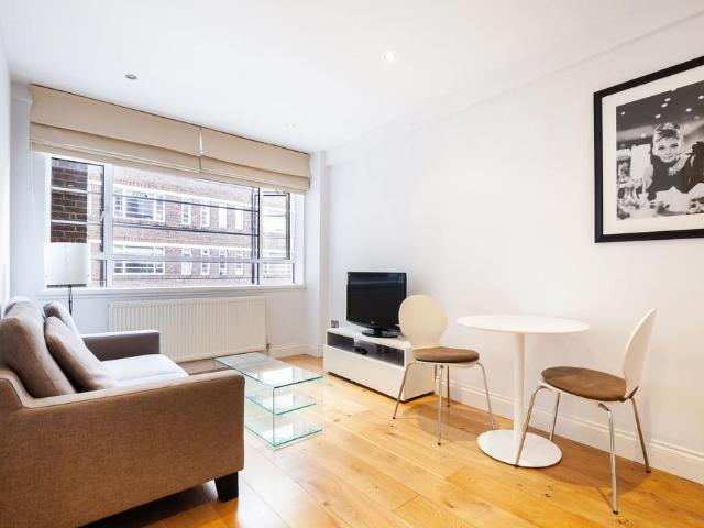 Sloane Avenue, SW3 1 bed apartment to rent £2,817 pcm £650 pw