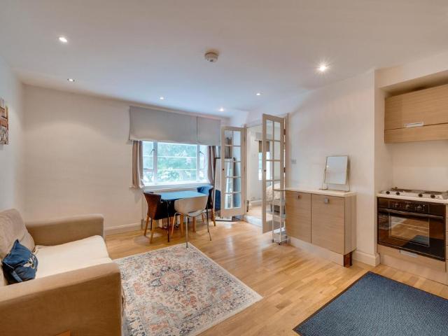 Sloane Avenue, SW3 1 bed apartment to rent £3,033 pcm £700 pw
