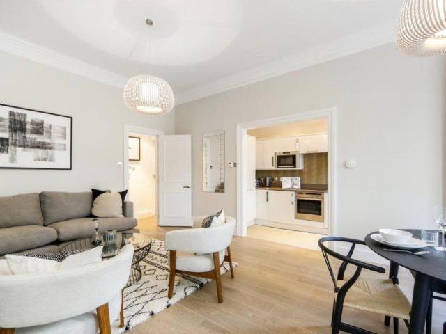 Sloane Gardens, Sloane Square SW1W, 1 bed terraced house to rent, £4,600 pcm | PrimeLocation