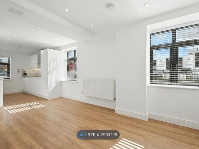 Sloane House, Aylesbury HP20, 2 bed flat to rent, £1,295 pcm | PrimeLocation