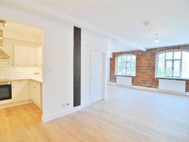 Slad Mill, Lansdown, Stroud. Studio to rent £800 pcm £185 pw