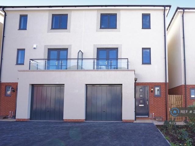 Slade Baker Way, Bristol, BS16 6 bed semi detached house to rent £4,100 pcm £946 pw