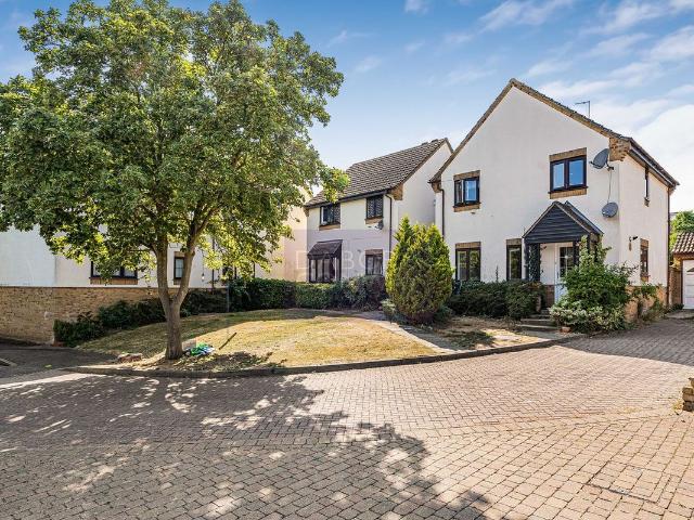Slade End, Theydon Bois CM16, 2 bed maisonette to rent, £1,550 pcm | PrimeLocation