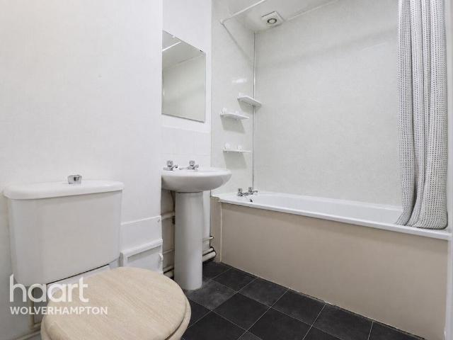 Slade Hill, Riches Street, Wolverhampton Studio to rent £650 pcm £150 pw