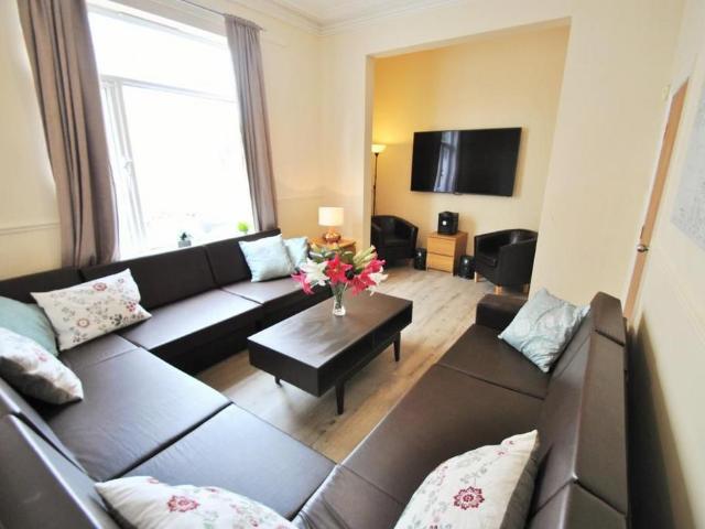 Slade Lane, Manchester 10 bed detached house to rent £6,500 pcm £1,500 pw