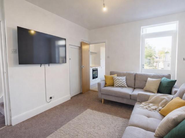 Sladebrook Avenue, Bath BA2 5 bed house to rent £869 pcm £201 pw