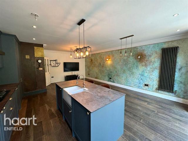 Slades Gardens, Enfield 3 bed terraced house to rent £2,800 pcm £646 pw