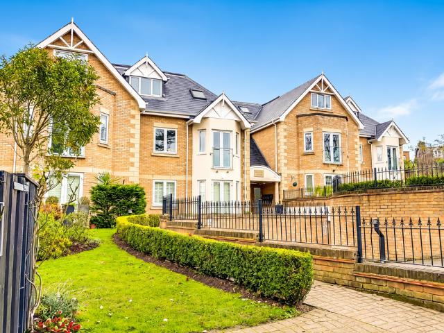 Slades Hill, Enfield, EN2 2 bed apartment to rent £2,300 pcm £531 pw