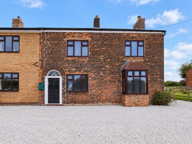 Slag Lane, Lowton 3 bed semi detached house to rent £1,500 pcm £346 pw