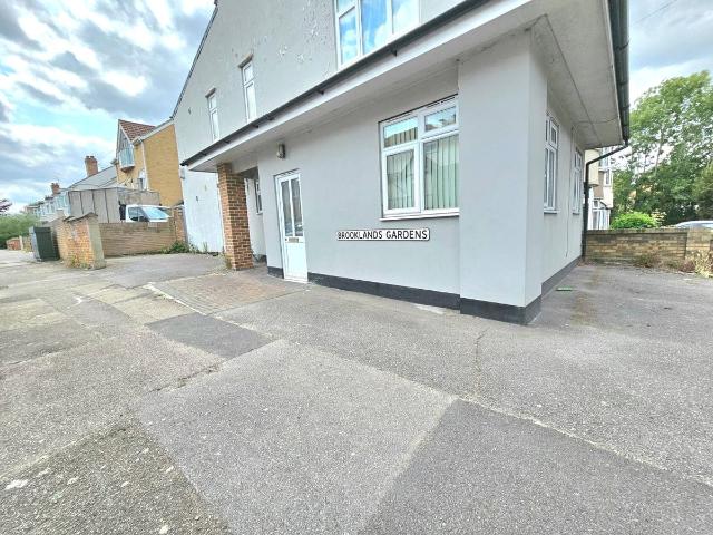 Slewins Lane, Hornchurch RM11, 2 bed maisonette to rent, £1,600 pcm | PrimeLocation