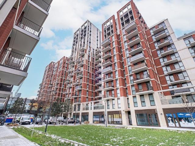 Sleaford Street London SW8 2 bed flat to rent £3,250 pcm £750 pw