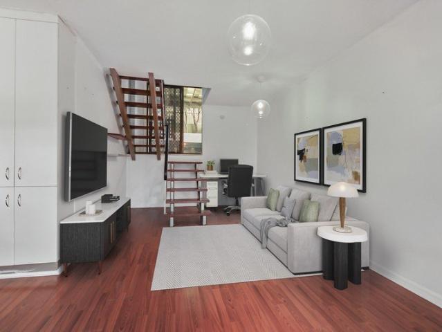 Sleek and Stylish Two Bedroom Townhouse in a Desirable Mangerton Location