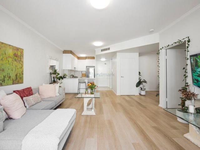 Sleek and Stylish One Bedroom + Study Apartment