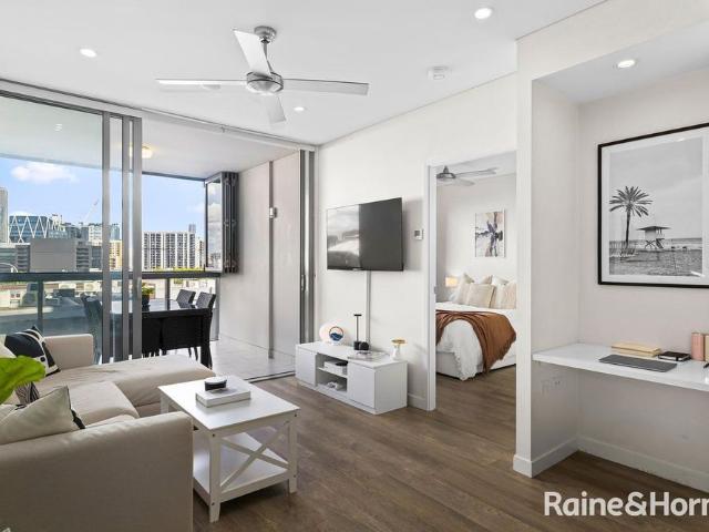 Sleek Apartment with Gym, Pool & Steps from Bowen Hills Station!