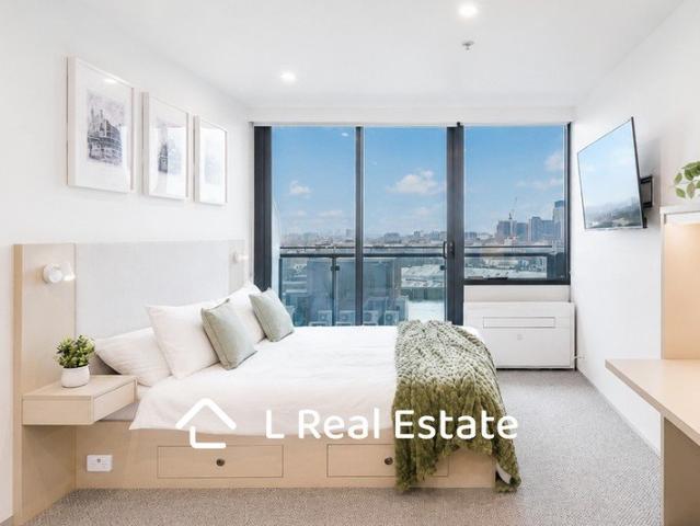 Sleek CBD Apartment with Panoramic City Views