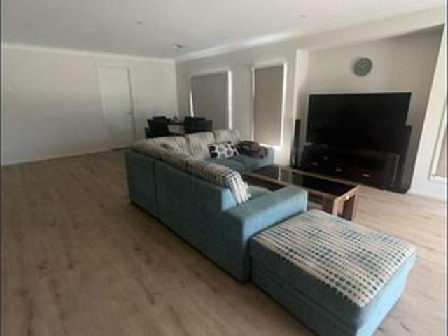 Sleek, Chic & Ready to Lease in Riverlea Park!