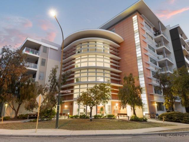 Sleek City Fringe Living