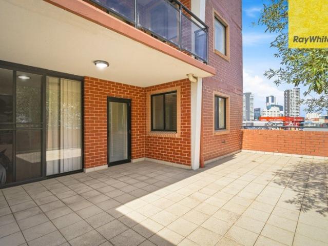SLEEK, CONTEMPORARY APARTMENT IN THE HEART OF PARRAMATTA