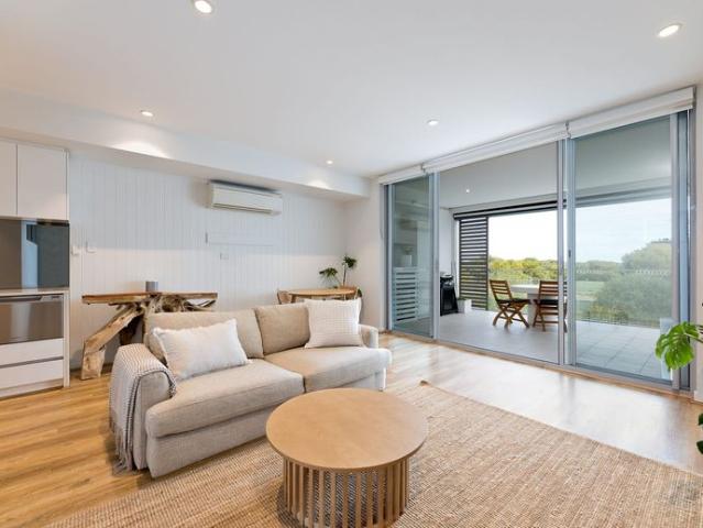 Sleek coastal retreat