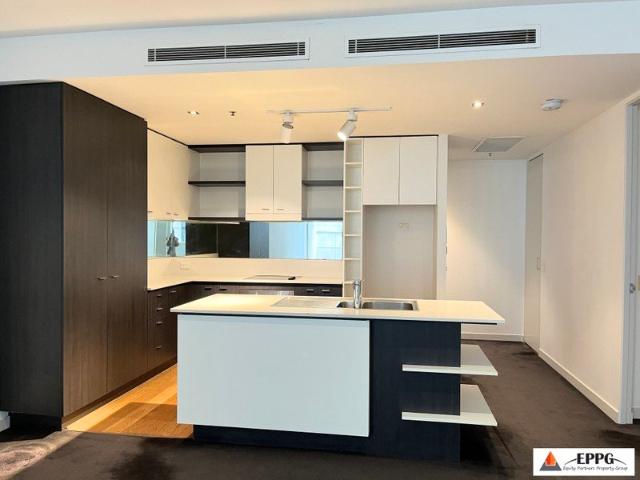 Sleek, Extra Large Apartment in the Heart of South Yarra
