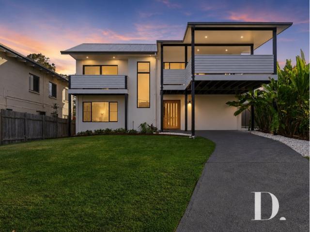 Sleek Lines, Ocean Views & Effortless Coastal Living