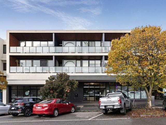 Sleek & Modern 1 Bedroom Apartment Overlooking Glenbervie Station