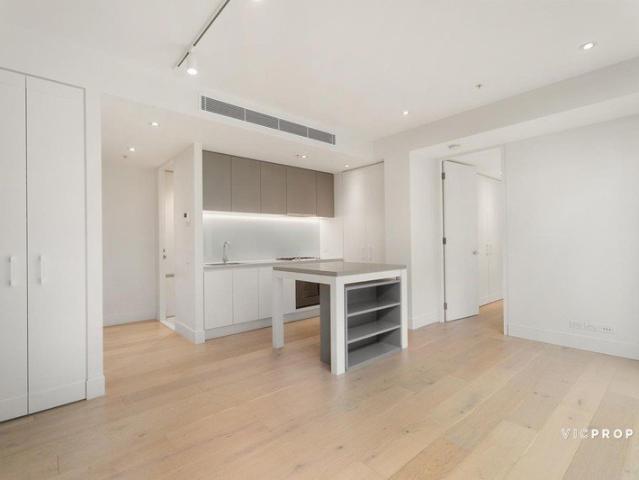 Sleek Richmond Retreat in Unrivalled Neighbourhood