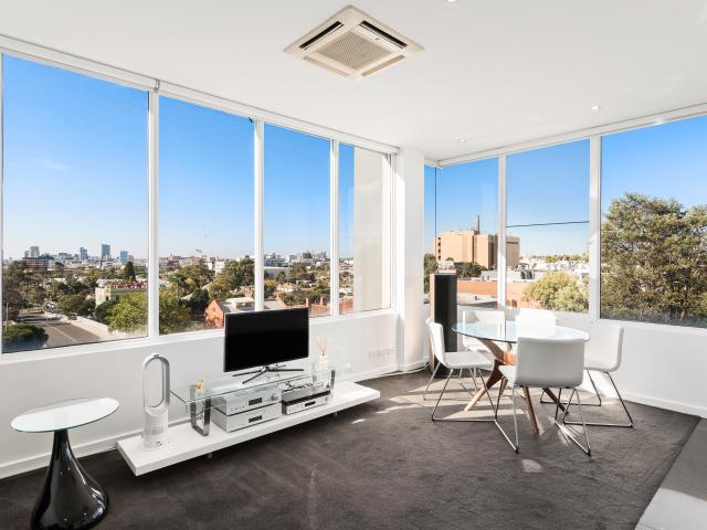 Sleek Rooftop Apartment Moments From Chapel Street