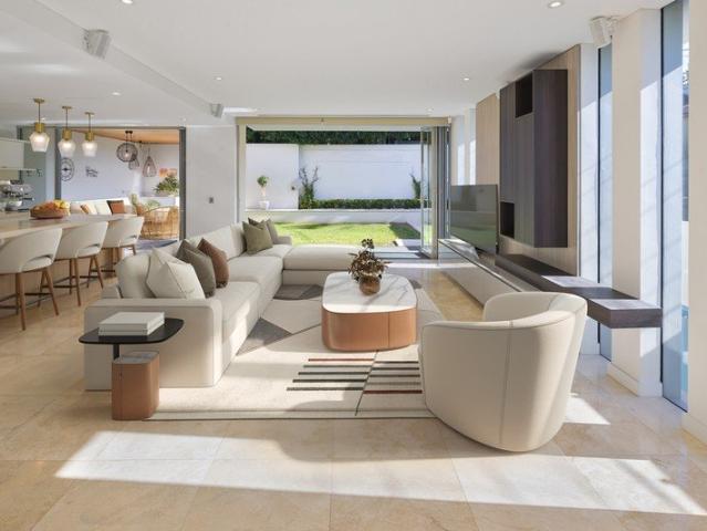 Sleek Secluded Seaside Living In The Address Everyone Wants