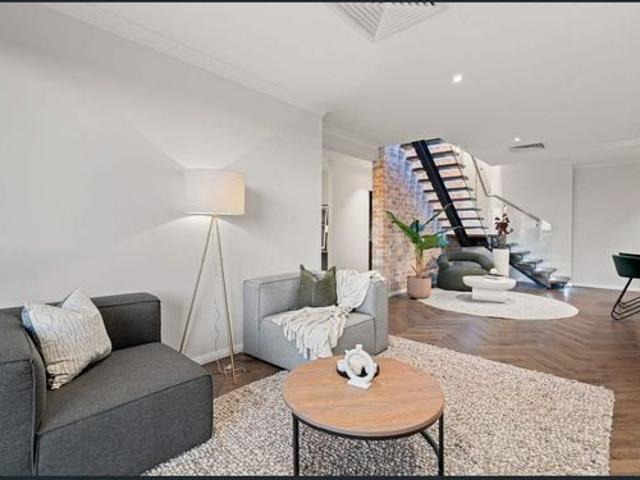 Sleek & Sophisticated NYC Inspired Penthouse – 3x3