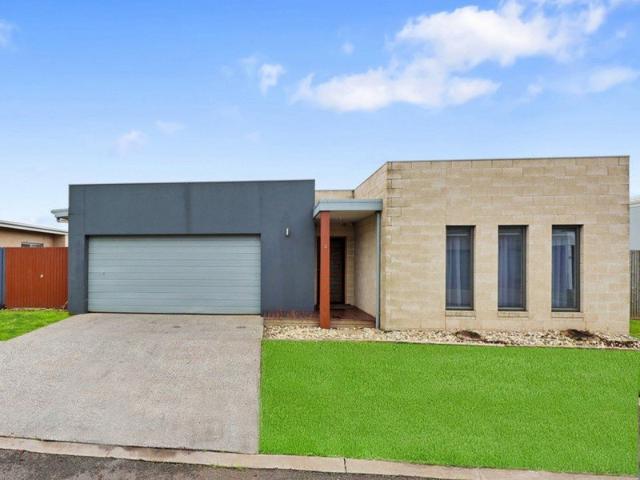 SLEEK, SPACIOUS, QUALITY TOWNHOUSE