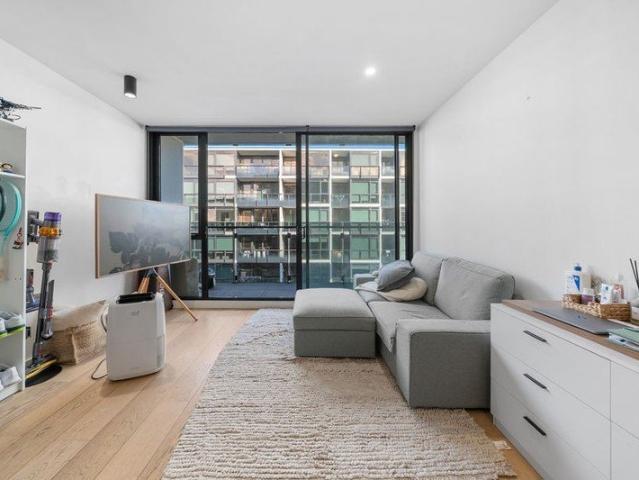 Sleek Style, Amazing Location!