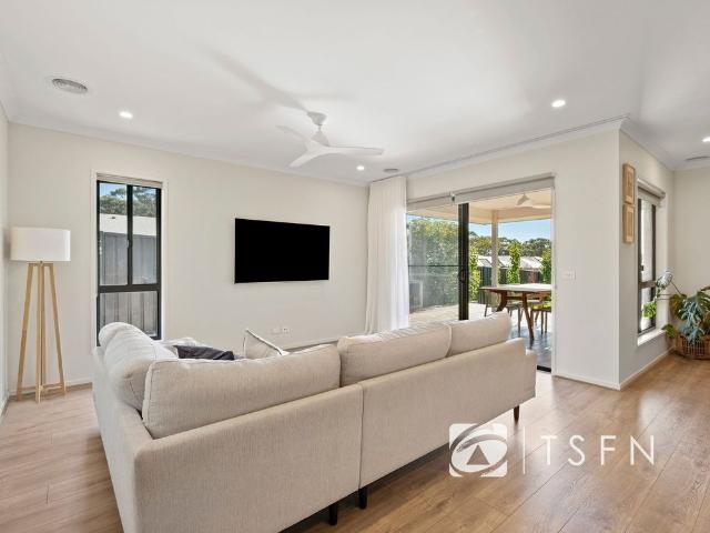 Sleek & Stylish Family Home!