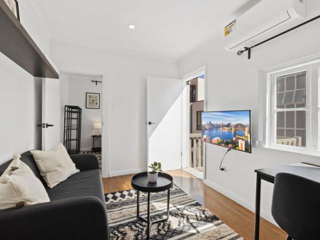 SLEEK & STYLISH 1 BED ROOM APARTMENT IN POTTS POINT + OUTDOOR AREA