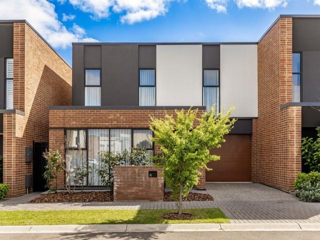 Sleek, Sunlit & Beautifully Connected in Glenside