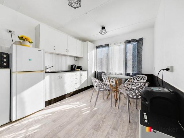 HOLIDAY THIS SUMMER Holiday Cabin Fully Furnished & Pet Friendly !