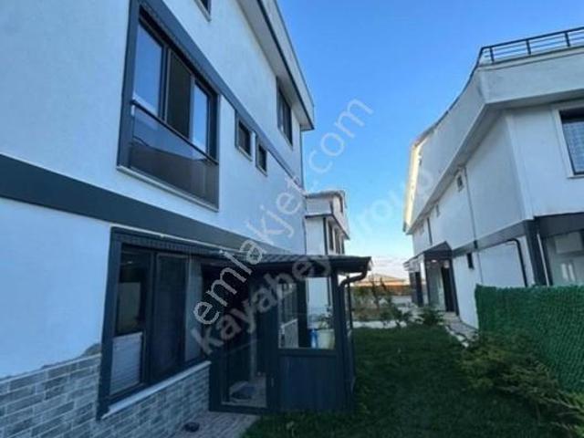 Slivri De Butik Site İçerisinde Kiralık Villa.