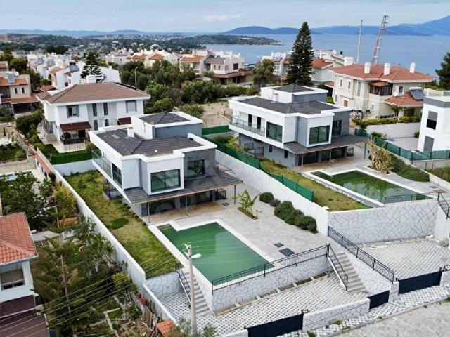 SALİH DERLİ. ÇEŞME BOYALIK ÜST YAMAÇTA 7+2 HAVUZLU VİLLA