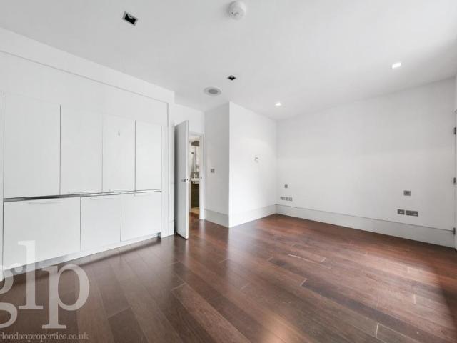 Slingsby Place, London, Covent. Studio to rent £2,340 pcm £540 pw