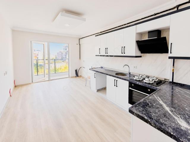 Sm Emlak'tan Kiralık Lüks Yapılı 1+1 Daire Üniversite Yakını