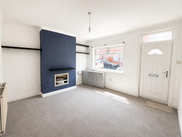Smawthorne Grove, Castleford WF10 2 bed terraced house to rent £850 pcm £196 pw