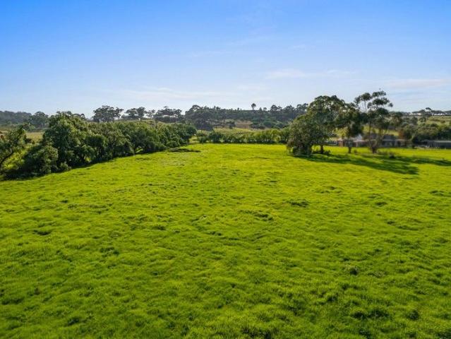 Small Acreage Close to Town