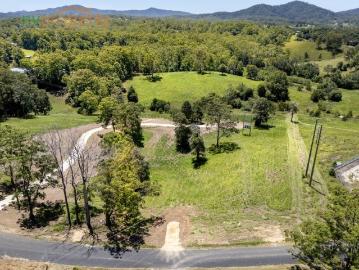 SMALL ACRES CLOSE TO THE COAST