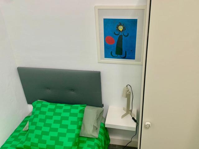 Small and single bed bedroom in Dreta l'Eixample neighbourhood