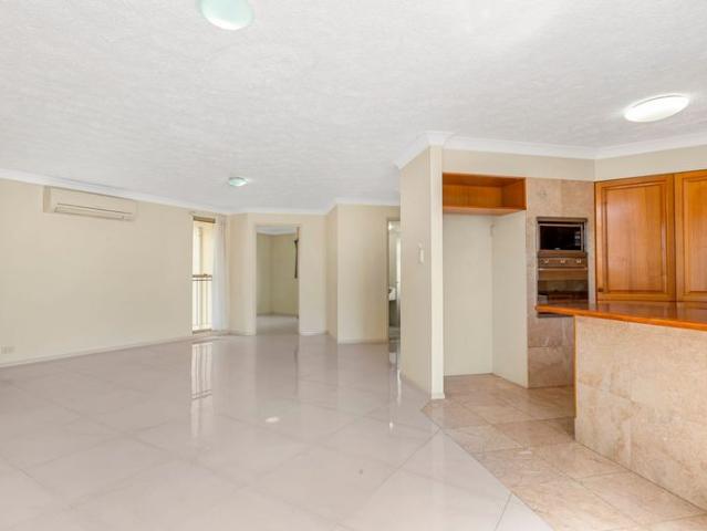 SMALL BOUTIQUE COMPLEX + NORTH EAST ASPECT + LESS THAN 2KM TO HEART OF CBD