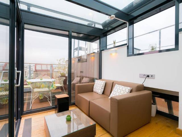 Small but impressive: Extravagant penthouse with rooftop terrace