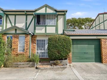 Small Complex of Only 6 Units Rare Opportunity