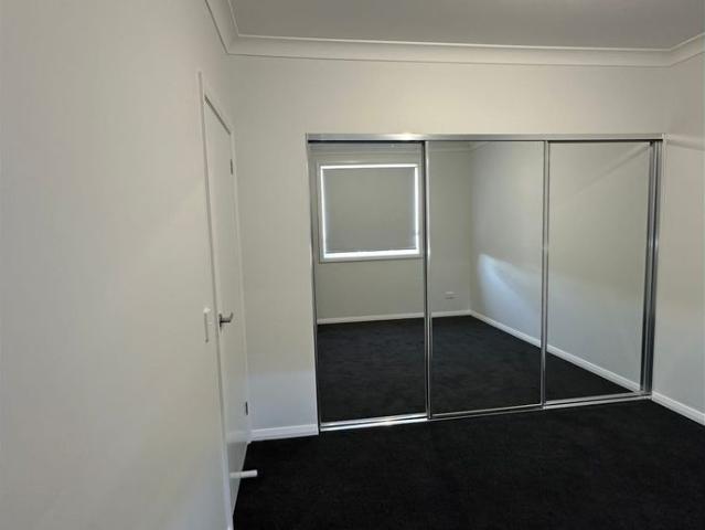 Small Complex, Ideal location. Near New Presentation