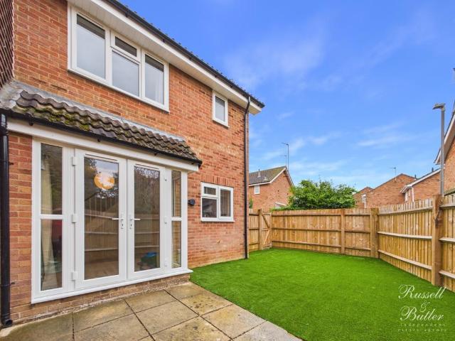 Small Crescent, Buckingham, MK18 1 bed cluster house to rent £1,050 pcm £242 pw