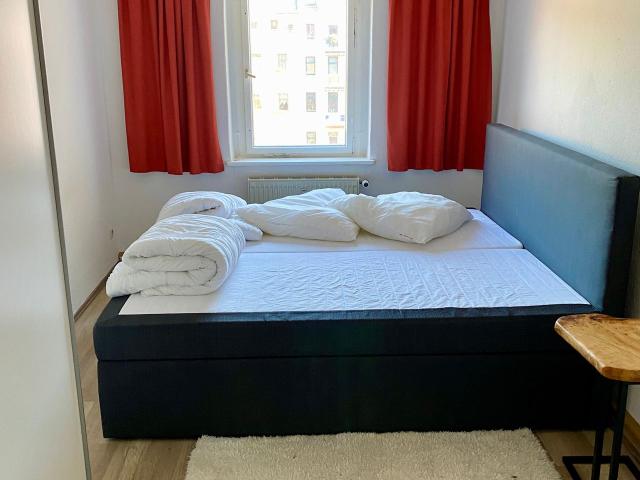 Small flat in Chemnitz Center, Chemnitz Amsterdam Apartments for Rent
